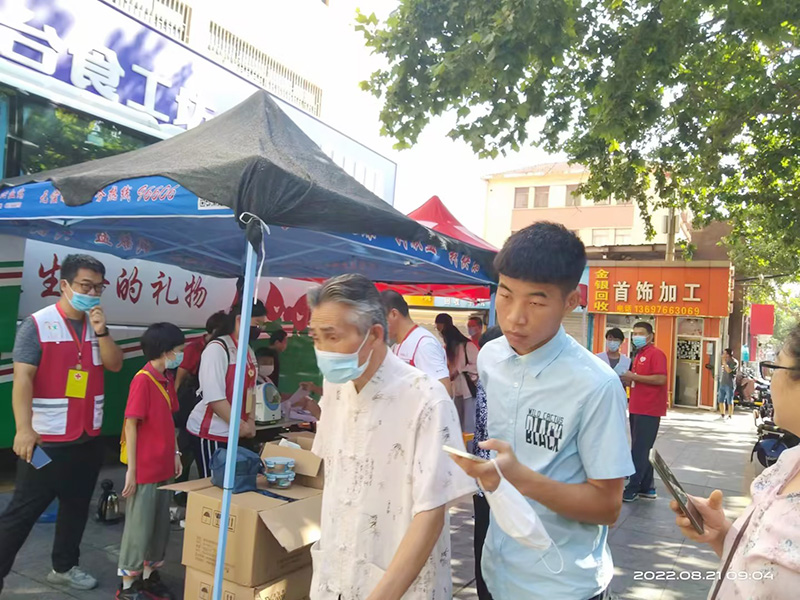 热血真情，，，，，，，金沙9001cc以诚为本国货开展无偿献血公益活动