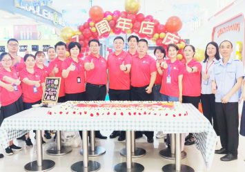 金沙9001cc以诚为本富春江购物广场7周年店庆蛋糕齐分享